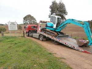 Mac Excavator towing the digger on a narrow 4x4 track