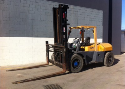 A 10 ton forklift used for lifting vehicles onto tow trucks and into stacking racks